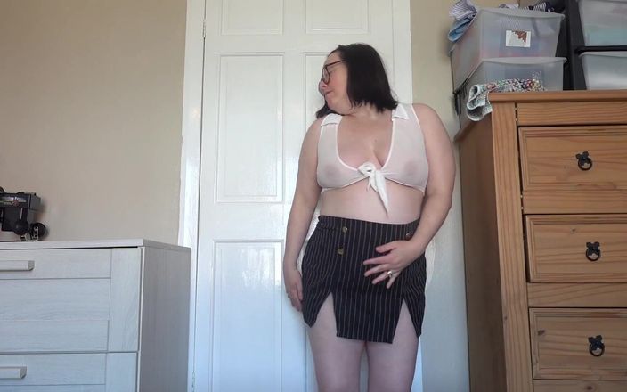 Littlevixen: Secretară sexy se dezbracă