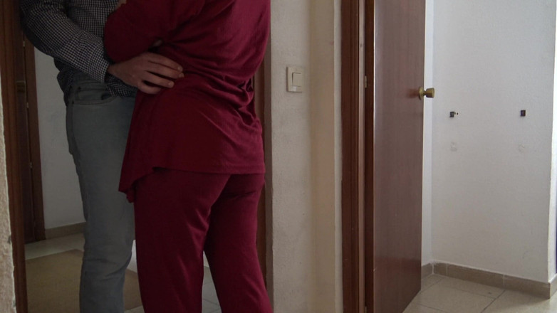 Stepmom Susan: Cuckold-ehefrau lässt amazon-lieferbote in ihren versauten mund kommen