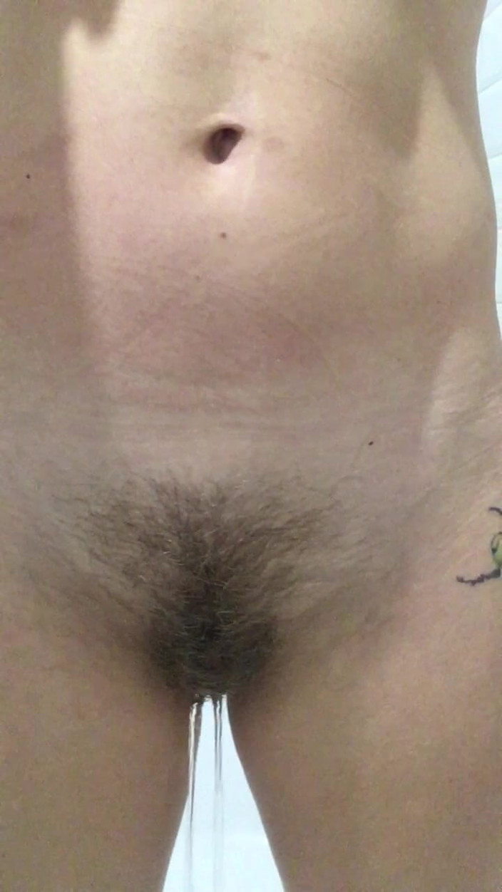 Risky Hairy Couple: Hairy Pussy Pee