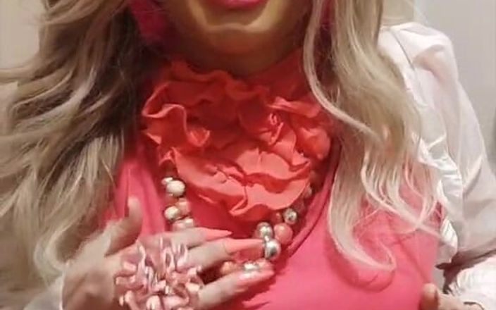 Erica Doll: Distracție cu păpușa efeminată