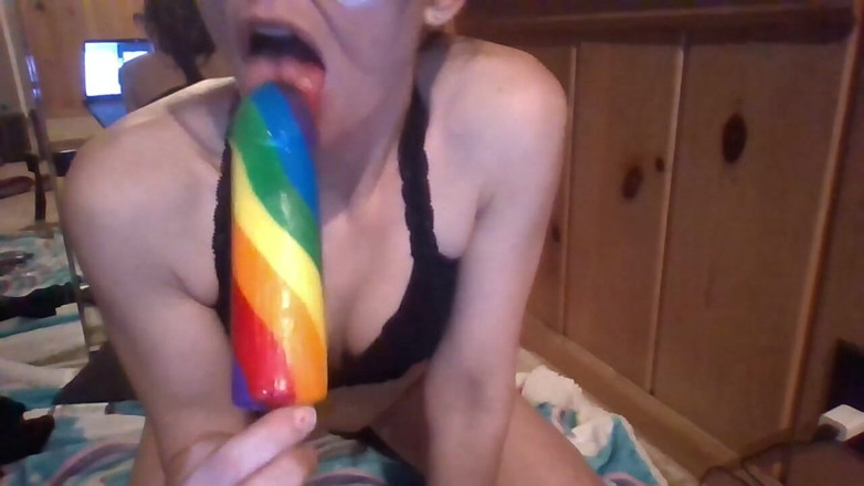 Rainbow Hottie: Arcoiris caliente chupa polla lol