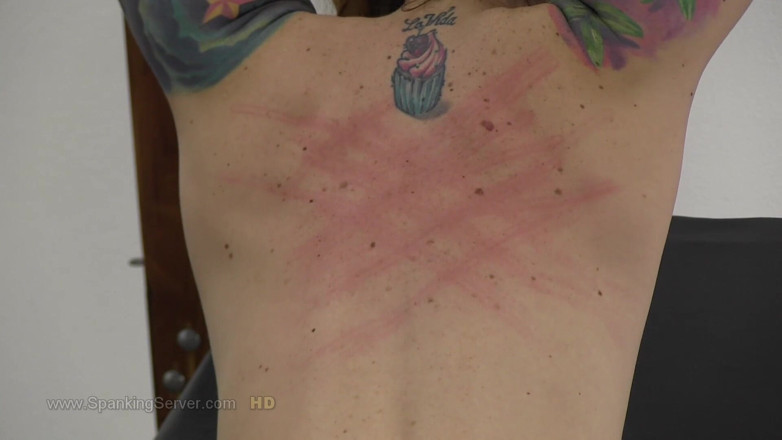 Spanking Server: Foxy bare back tattoo whip