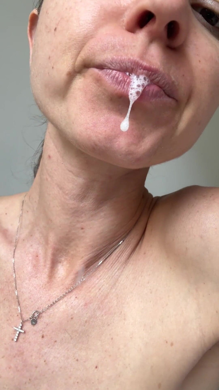 Gina Gerson: Solo Saliva Fetish
