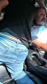 Carlos Urach debutta con Due ragazze sexy nel giro di Ted