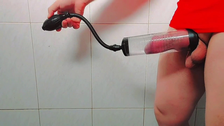 Kitty_Cross: Une trans blanche à grosses cuisses aux gros seins naturels, transsexuelle...