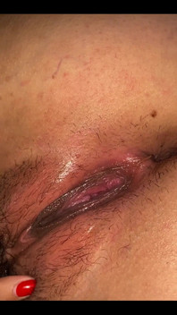 我的男朋友发现我真的很饥渴，我们有一个三人行