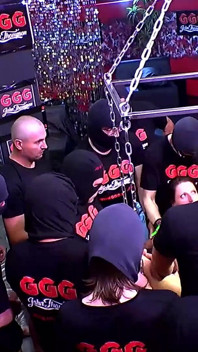 ggg - viene presa da 7 uomini contemporaneamente - estasi pura!