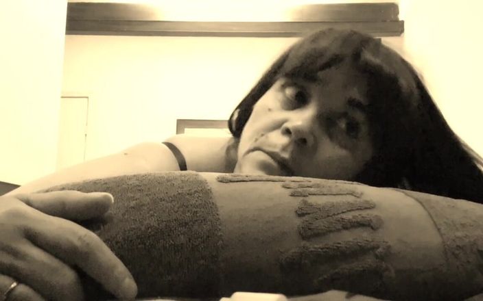Mommy big hairy pussy: Ağzı kapalı üvey oğluyla anal seks