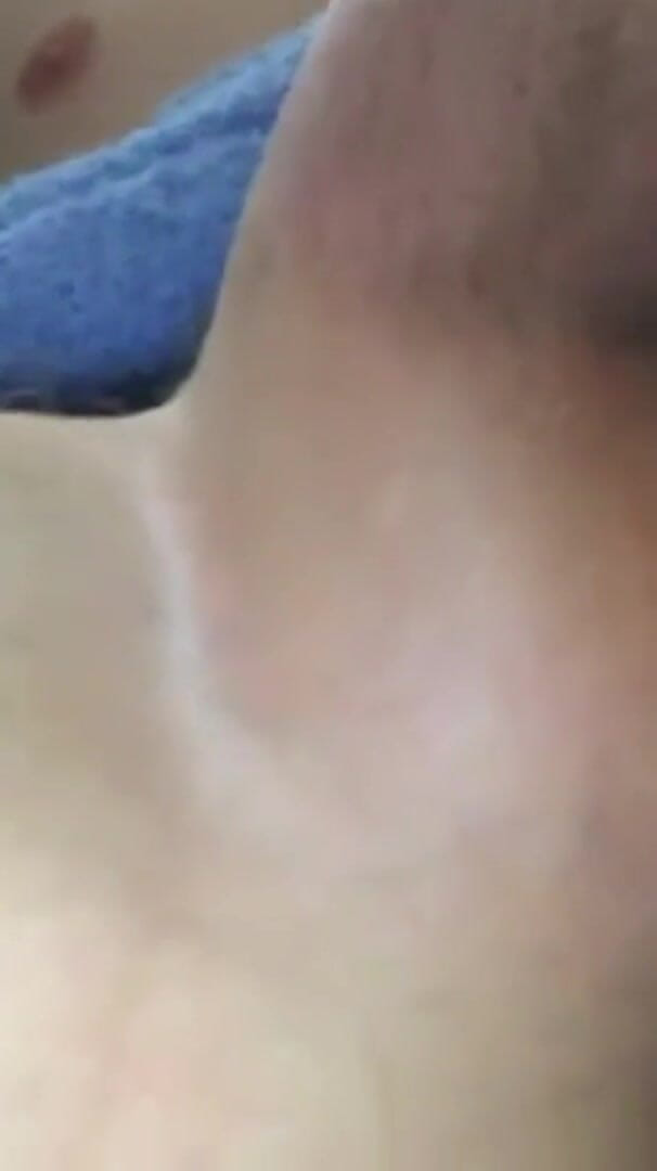 Bottomfemboi: Stopfen sie meinen hintern mit einem plug. Lecker