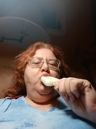BBW nurse Vicki adventures with friends: Mangiando un ghiacciolo di linea fredda