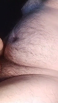 털이 무성한 배에 정액