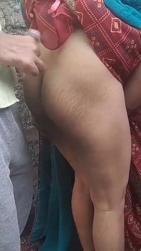 거대한 엉덩이의 인도 바비는 Saree Choli를 벗기고 Devar와 섹스