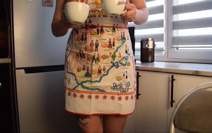 Julia SQuirt: Caffè caldo dalla casalinga