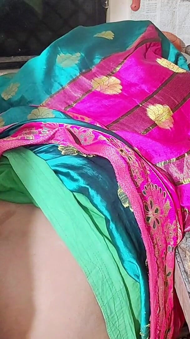 Desi Indian Mom's Sucking Cook (Annu bhabhi)