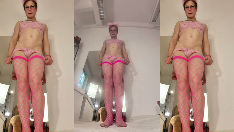 Sissy Adventures: Kencing Femboy