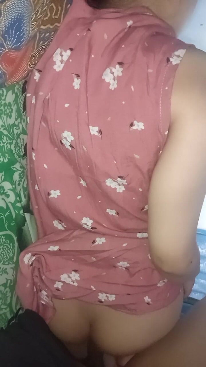 Famly sex: Mi godo ancora la figa del fratellastro con sospiri appassionati