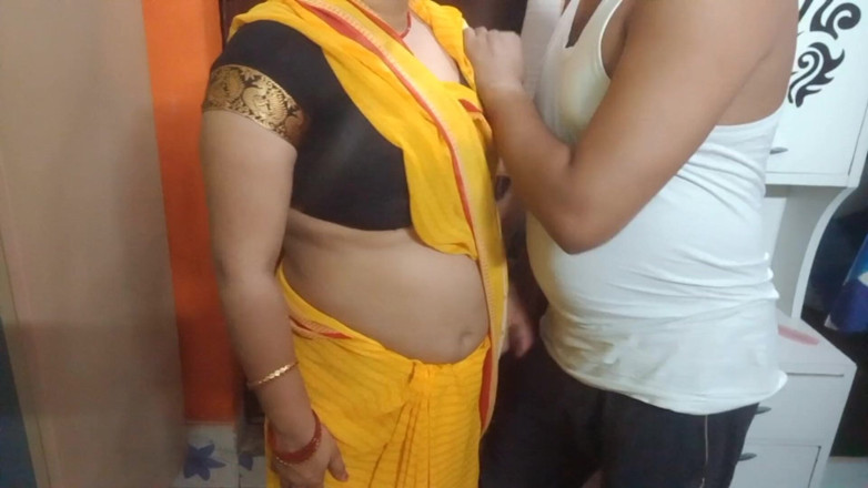 Manjushukla: Indian Cute Bhabhi Having Romance
