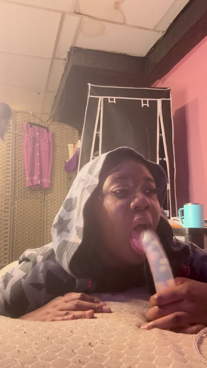 ALLIYAH ALECIA: Chupando El Pene Tan Bien (video Completo)