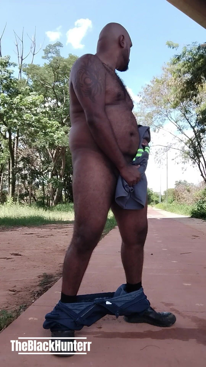 TheBlacKHunterr: di jalanan dan berbogel