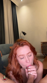 Минет в видео от первого лица! Она сосет у меня, пока я не взорвусь ей в рот! Огромная порция спермы