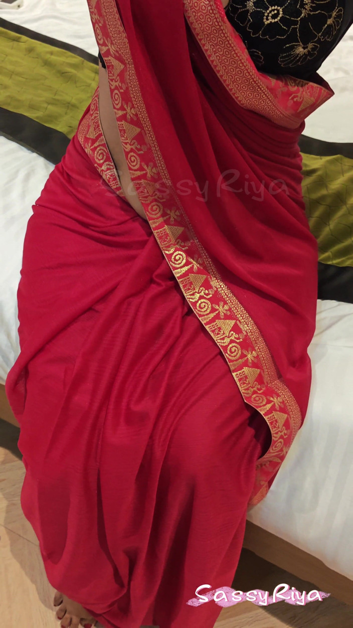 Sassy Riya: Sassy Riya Wearing Saare