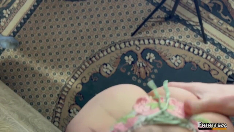 Frintteza: Rychle ošukal sousedku, zatímco její manžel není doma