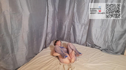 Night Games: Pretty woman with her fingers makes herself cum
