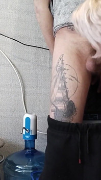 Stiefmutter hat nach wichsen und blowjob einen schluck sperma