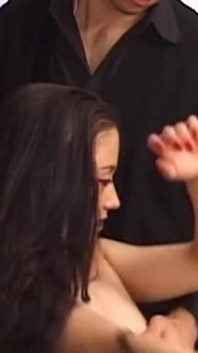 Insaciável morena milf recebe rosto encharcado de porra