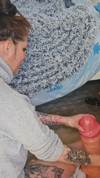 타티아날, 지배자 지배자 그녀의 복종하는 엉덩이를 두 번 주먹과 그에게 11cm 직경 딜도를 삽입합니다.