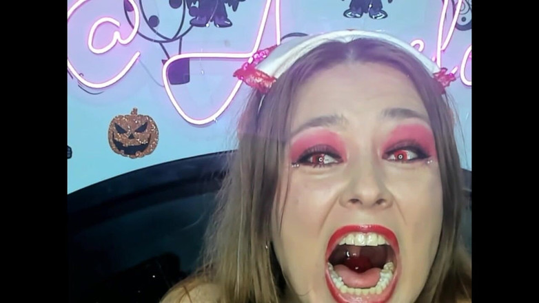 Angel eyes studio: Kamera uvnitř. Jsem sexy zlá sestra polyká velké mozky