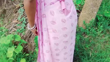 Rani Kumari: Desi Bhabhi Urineing in the Field Before Fucking