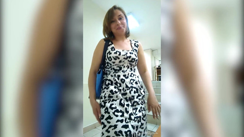 MILF Oxana: ophis men sekretri ki chamakti selphi