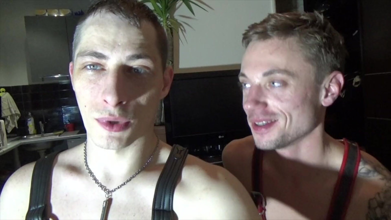 The fuckers raw studio: 2465 在弗伯林的酒店被他的朋友性交