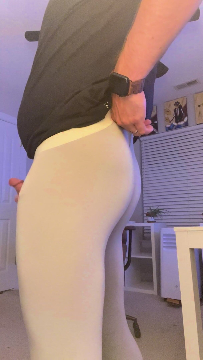 GKM888: Trying on my new leggings and jacking off