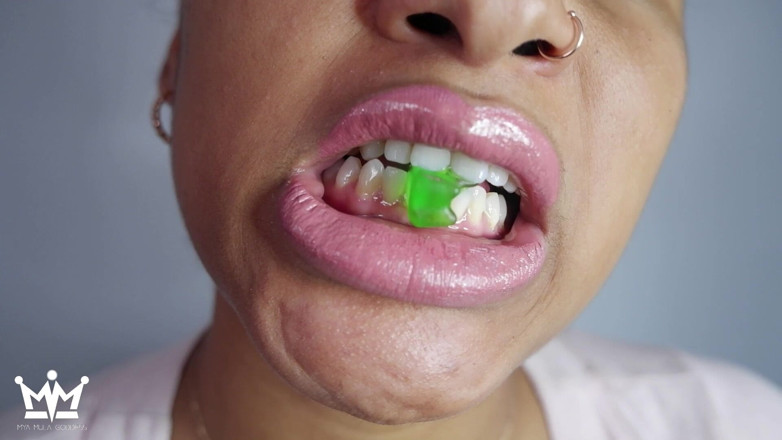 Mya Mula Goddess: Sei il mio orso gommoso