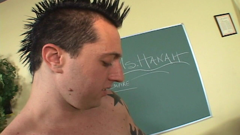 Onlyvids: Blonde milf lerares wordt op bureau geneukt