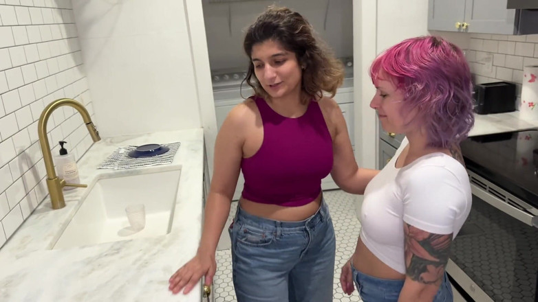 Cutikatxoxo: Lesbian Affair with a Pakistani Slut
