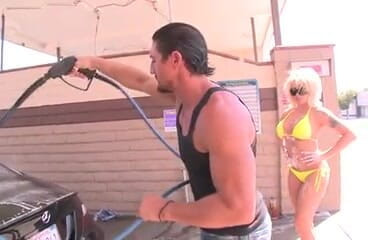 Miami Reality: Big tit blonde MILF seduces hunk dude for a hot...