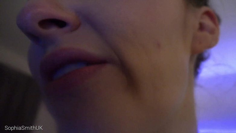 SophiaSmithUK: ASMR大吻