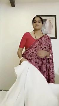 Devar šuká Sexy Bhabhi v hotelu v Indické Desi Sárí