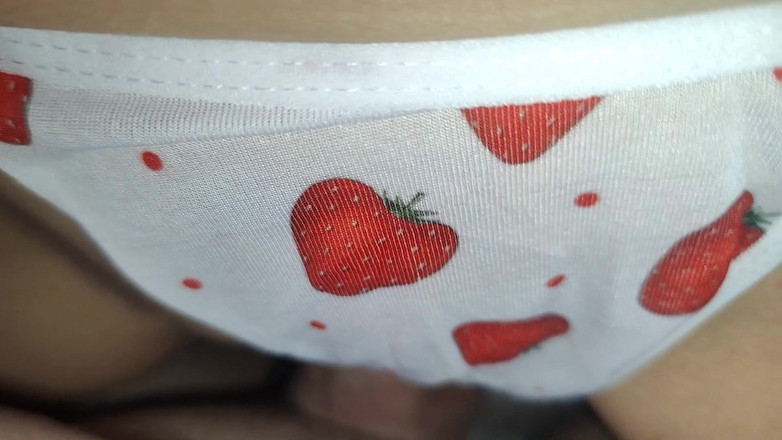 Tumanova Alina: 露出の多いランジェリー姿で美しい胸を持つMILFとセックスしました