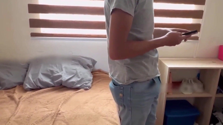 The Substance: 私の好奇心旺盛なストレートラテン系処女の友人との3P