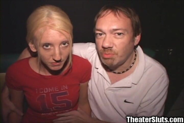 Theater Sluts: Dünne minny schluckt blonde blonde schlampe mit kleinen titten, schwarzem...