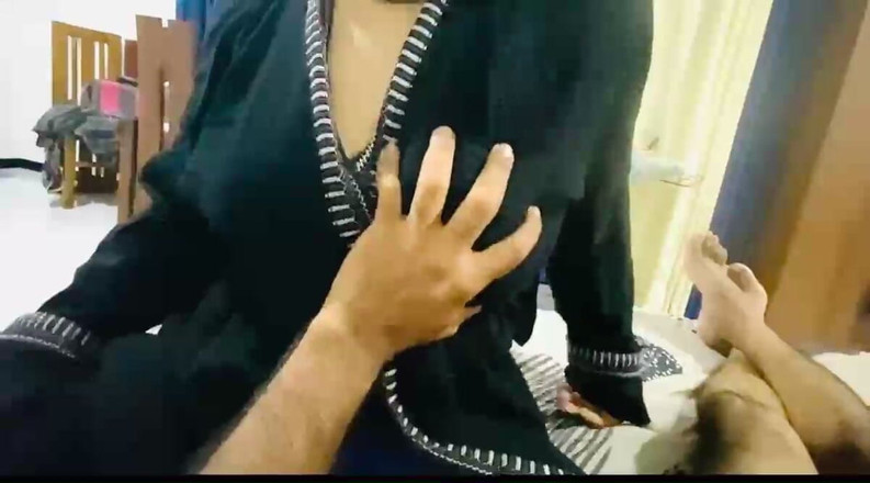 Arabicqueen: インド教師プレス ムスリムのヒジャビー女の子の胸