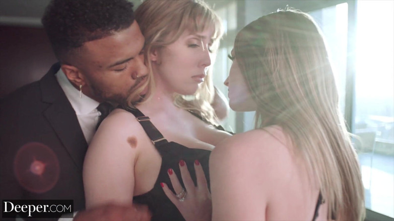 Deeper: Profundo. Laney y Troy tienen un trío intenso con Lena...