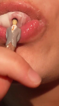 Giantess przyrodnia siostra guma do żucia i pułapka mały przyrodni brat upokarza i żu gumę bubble i zostaje uwięziony i dostaje do żucia