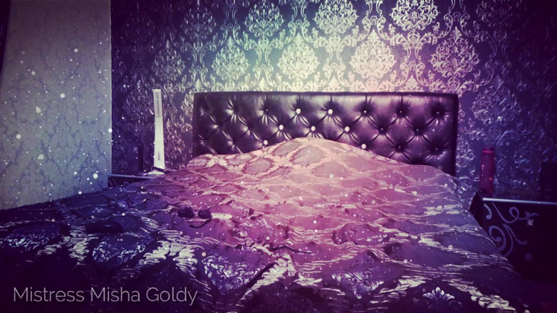 Goddess Misha Goldy: Tags femdom et jeu de bord d'une policière sexy
