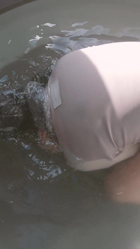 4k wasserbeutel, sexy latina-göttin, badeanzug topples