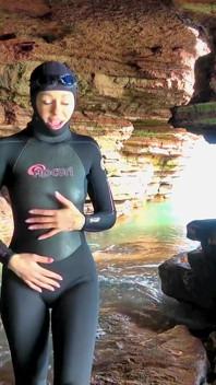 Wetsuit Cave begegnung: geheimer spaß mit geheimnisvollem fremden